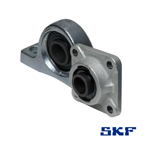 Zwei SKF Hochtemperaturlagereinheiten mit silberfarbenem Metallgehäuse, in Stehlager- und Flanschlagervariante. Die Lager sind abgedichtet und für hohe Umgebungstemperaturen geeignet. Unten rechts befindet sich das SKF-Logo.