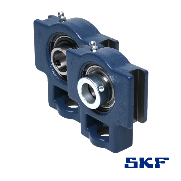 Zwei SKF Spannlagergehäuse mit Spannschlitz, integriertem Y-Lager und Schmiernippel, in paralleler Anordnung. Die robusten blauen Gehäuse verfügen über Langlöcher zur flexiblen Befestigung. Unten rechts ist das SKF-Logo sichtbar.