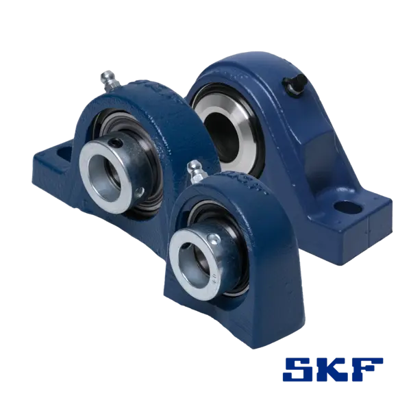 Drei SKF Stehlagereinheiten mit blauem Gussgehäuse und integriertem Spannlager in unterschiedlichen Baugrößen, jeweils mit Schmiernippel und Sicherungsschraube. Unten rechts befindet sich das SKF-Logo.