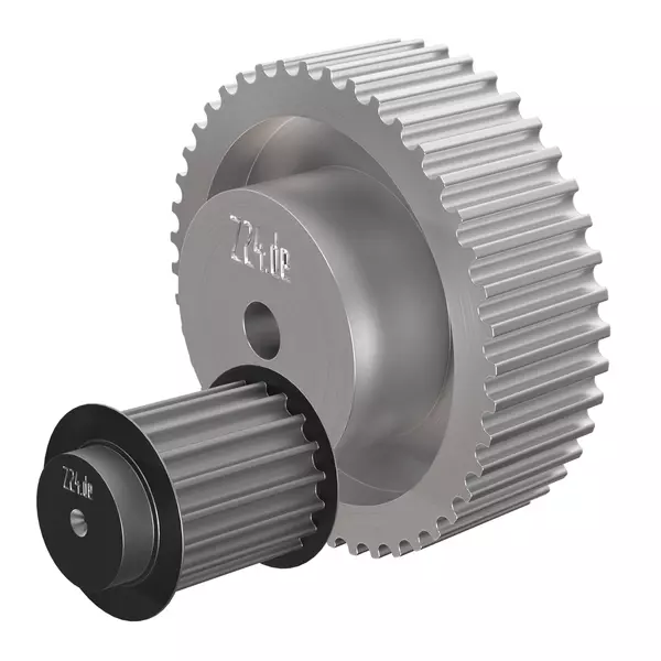 Zwei unterschiedlich große Zahnriemenscheiben, aus metallischem Material, stehen nebeneinander. Die kleinere ist vorne positioniert, die größere dahinter.