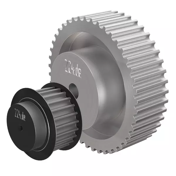 Zwei Zahnriemenscheiben nebeneinander, eine kleinere aus Stahl in dunklem Farbton und eine größere aus Aluminium in silberner Farbe.