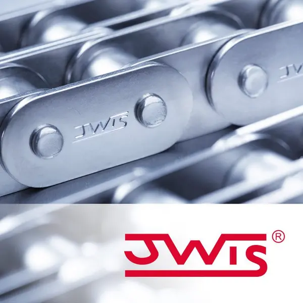 Nahaufnahme einer Rollenkette mit dem eingeprägten Schriftzug "JWIS" auf den Kettengliedern, darunter das rote JWIS-Logo.