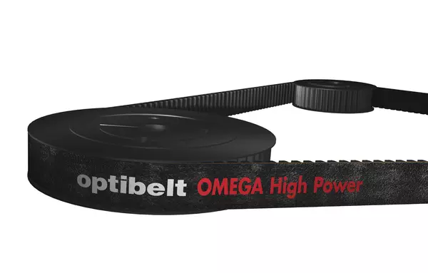Zwei schwarze Zahnriemenscheiben verbunden durch einen schwarzen Zahnriemen mit der Aufschrift "optibelt OMEGA High Power" in weiß und rot.